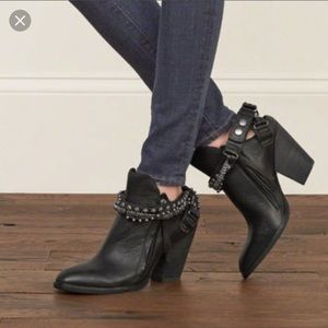 Dolce Vita Hollice Studded Booties Size 8